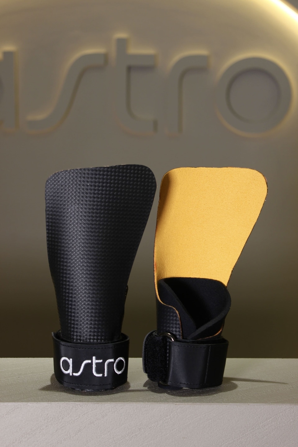 Calleras Astro Ultimate Con Neopreno Negro Mate - Principal